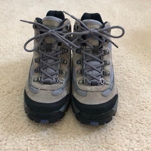 columbia hiking boots